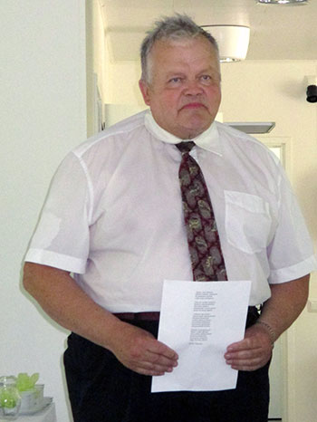 Jarmo Suhonen lausui omia runojaan